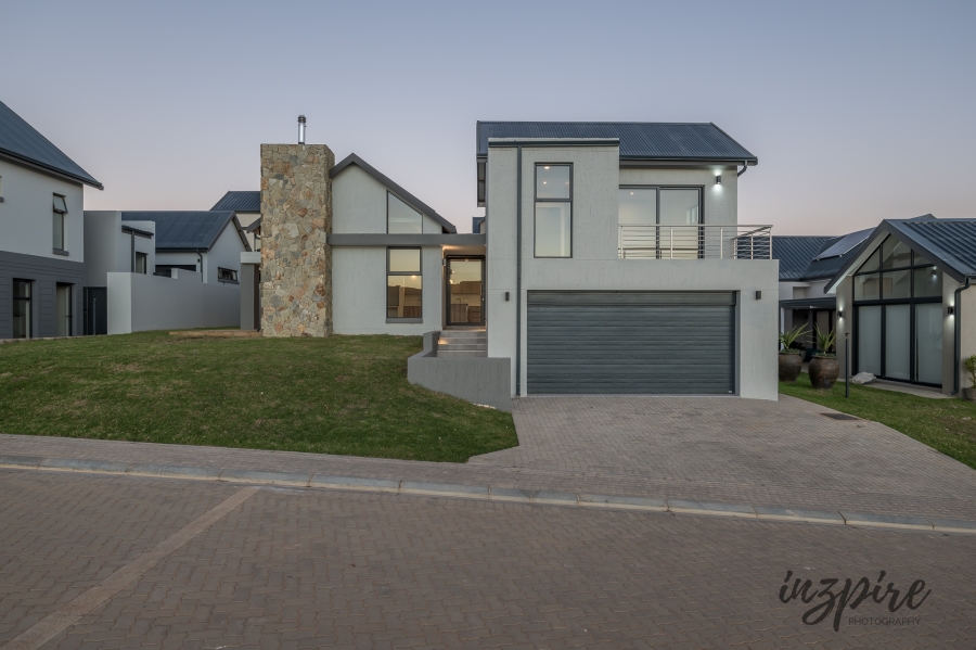 4 Bedroom Property for Sale in Outeniquasbosch Western Cape